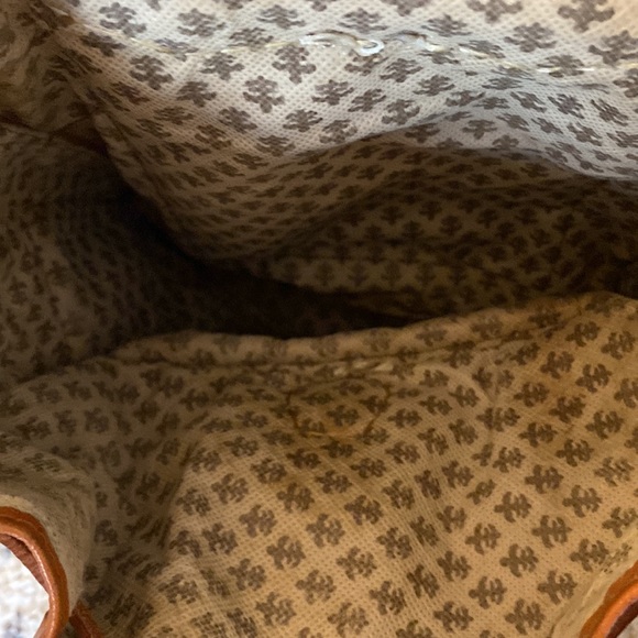 Backpack - Picture 3 of 4